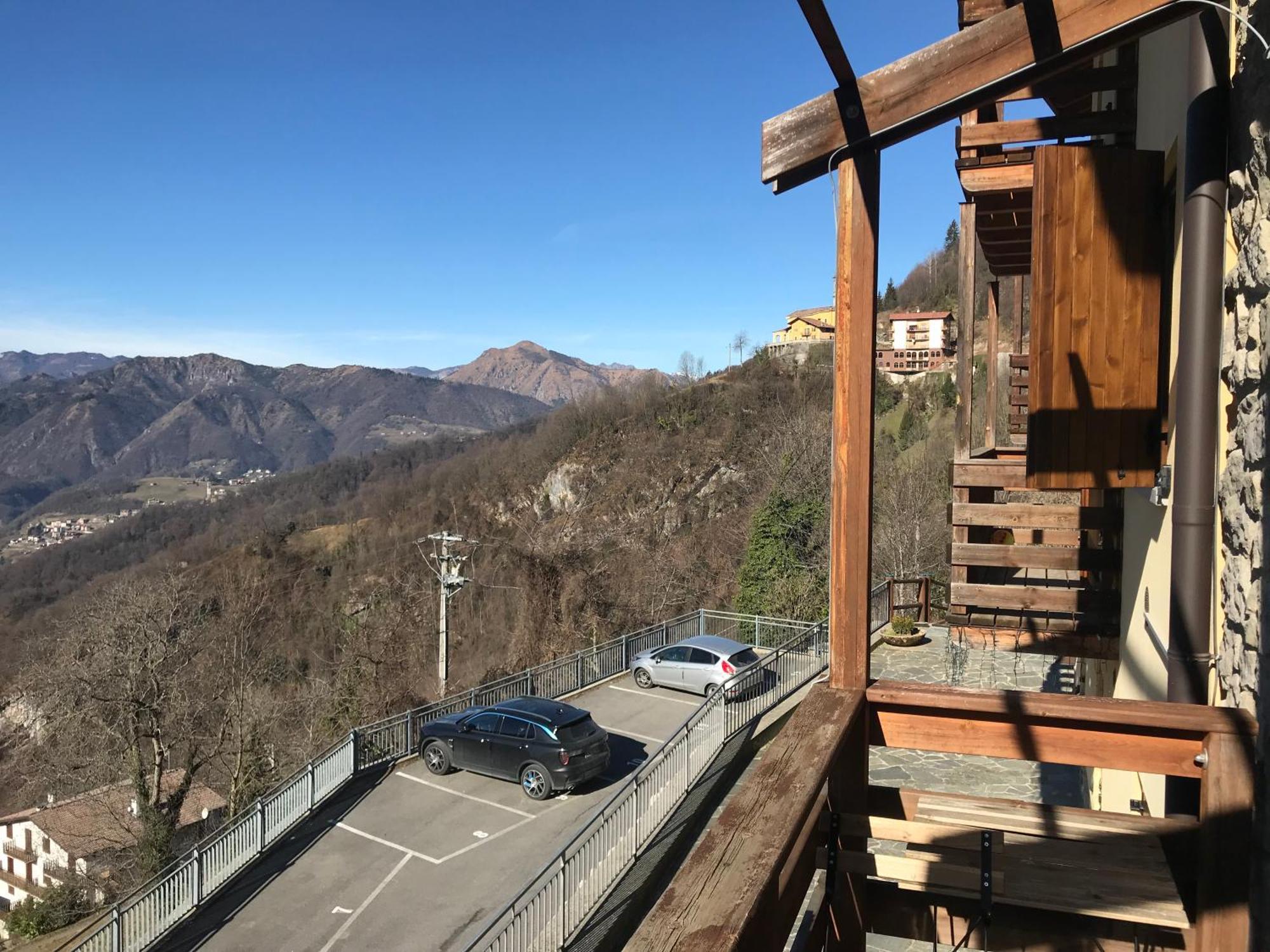 شقة Casa Con Vista Costa di Serina المظهر الخارجي الصورة