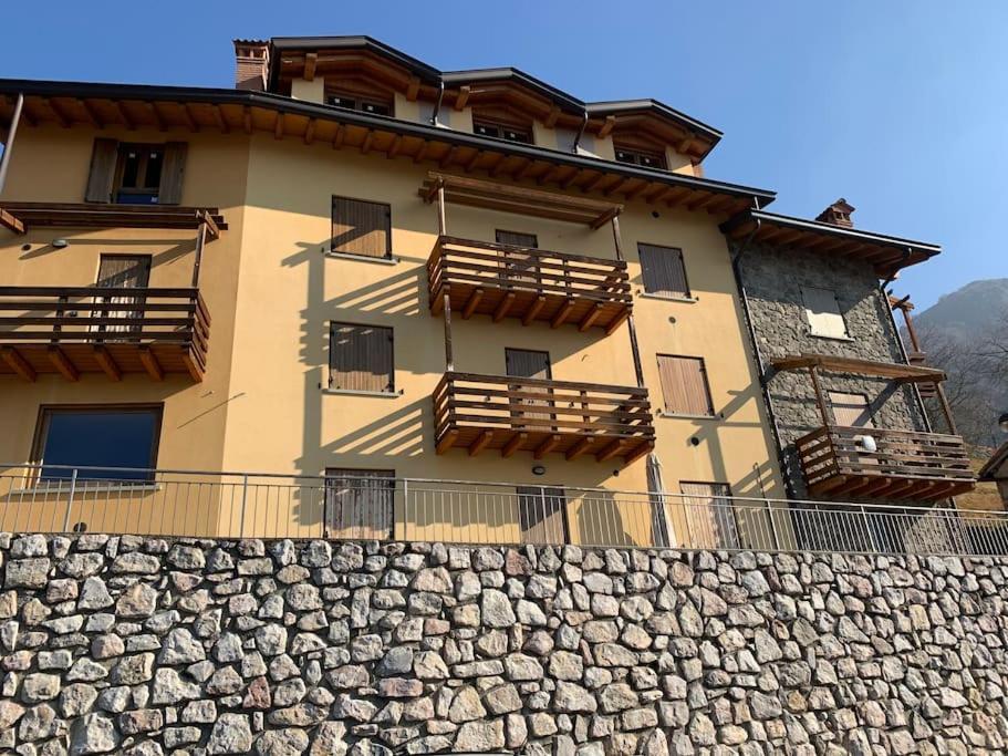 شقة Casa Con Vista Costa di Serina المظهر الخارجي الصورة